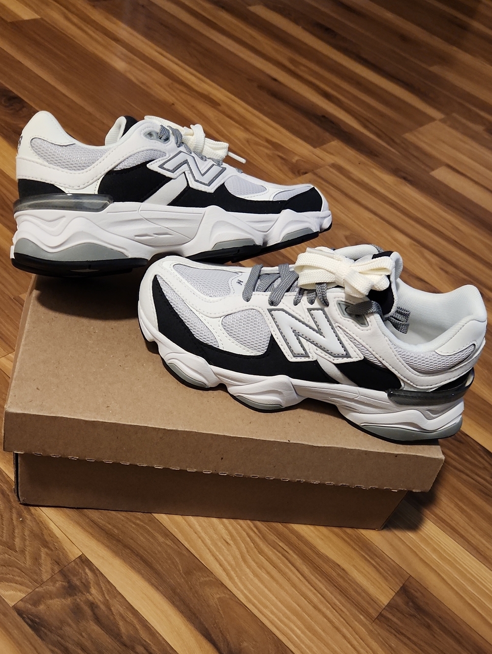Size 6.5 9060 NEW BALANCE BLACK/WHITE NEW WITH REPLACEMENT BOX Youth Boys